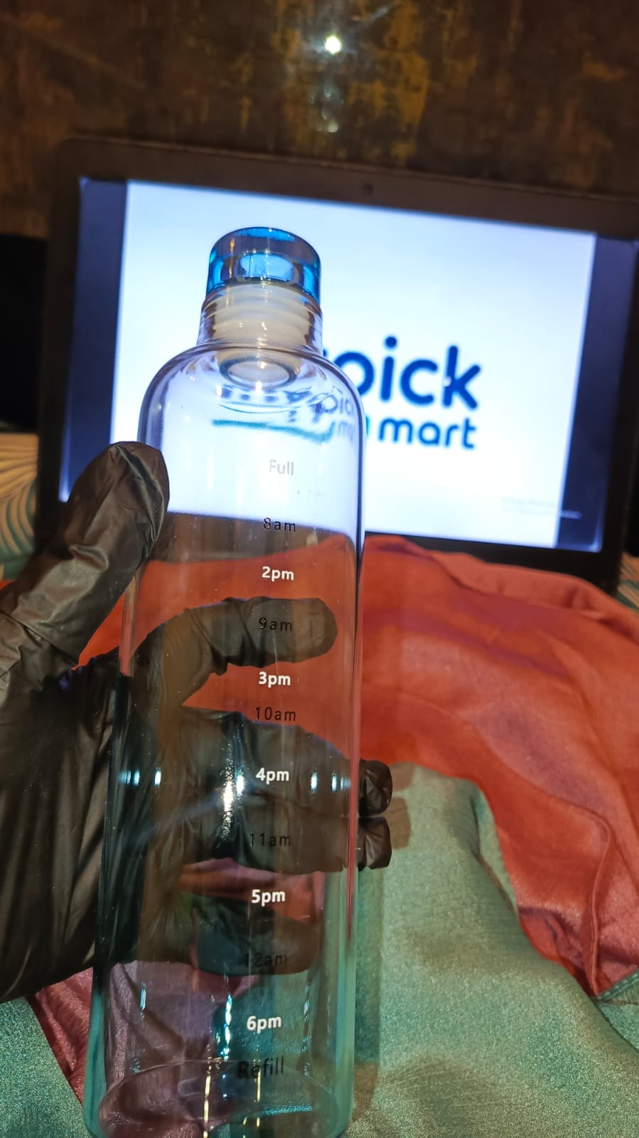 Clear water bottle with measurement markings held by a gloved hand, with a blurred background Aesthetic 500/750ML Water Bottle Leakproof Timescale Juice Bottle Transparent Tea Coffee Cup for Outdoor Sports