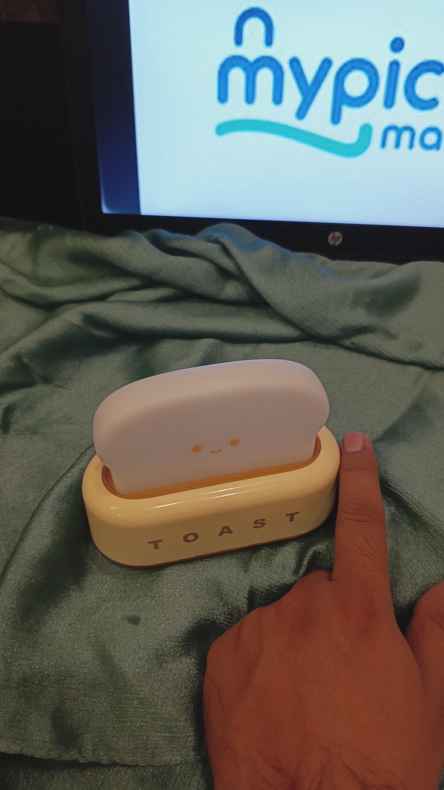 Bread Toast LED Night Light – Cute Cartoon Table Lamp | Rechargeable Dimmable Bedside Lamp 